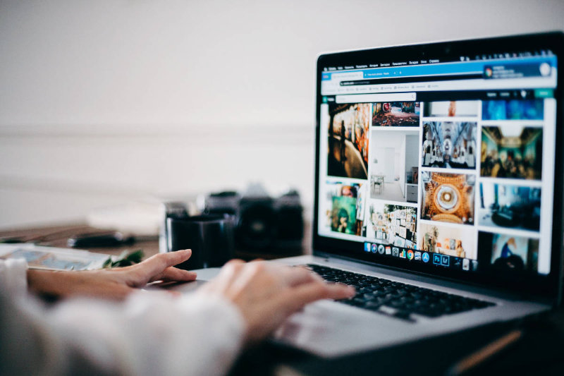 Fotos auf der Website: Eigene Bilder vs. Stockfotos